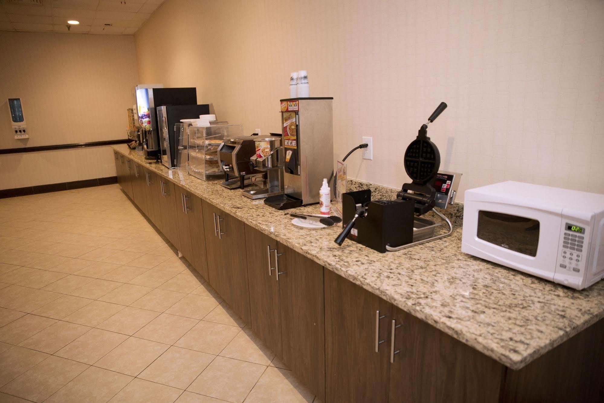 Ahoskie Inn Motel 2*